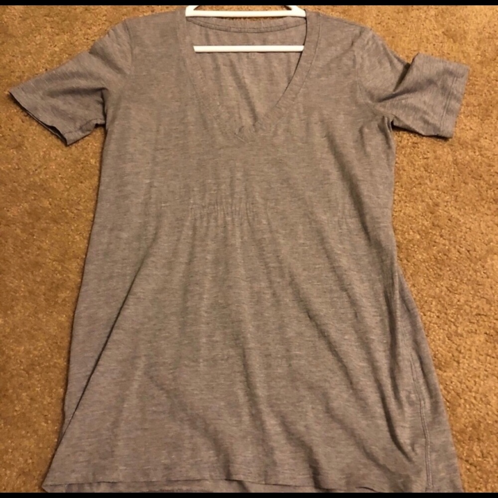 Lululemon Love tee vneck size 6